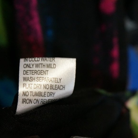 Creation Black and Multi-colored Tunic Medium - Picture 8 of 8